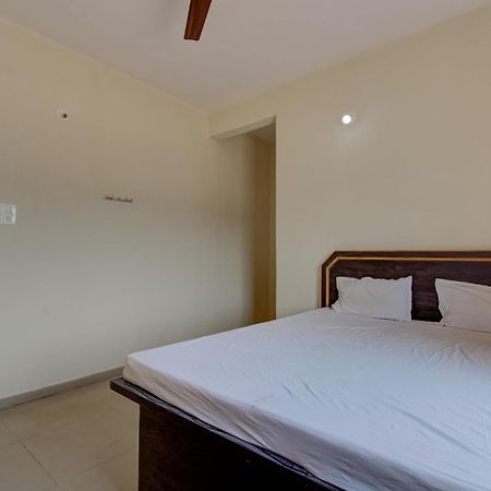 Spot On R D Homestay 1 Dispur Kültér fotó