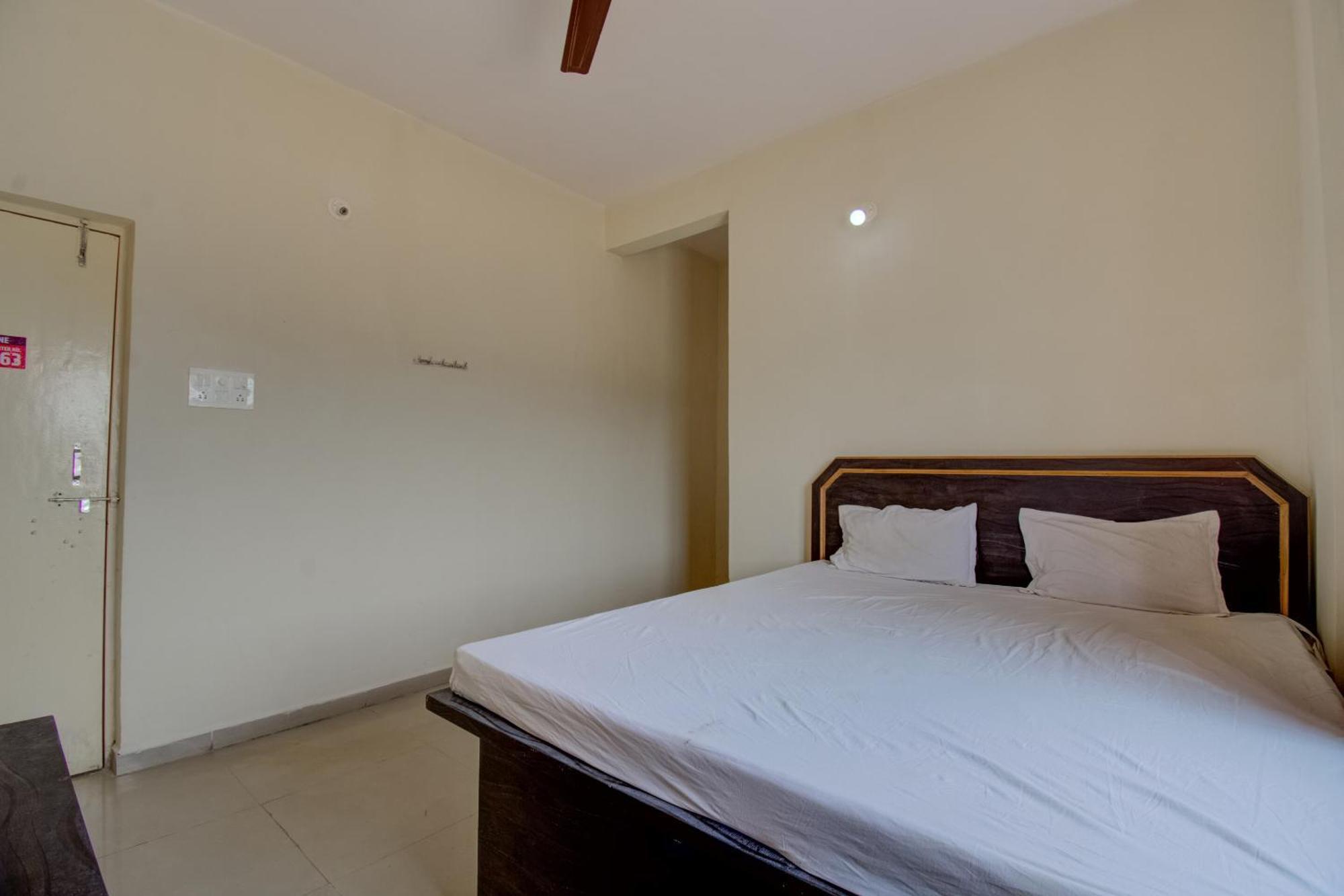 Spot On R D Homestay 1 Dispur Kültér fotó